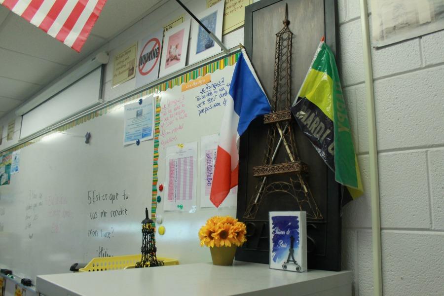 Ms.+James+hand+made+an+Eiffel+Tower+picture+to+present+at+the+front+of+her+classroom.+++