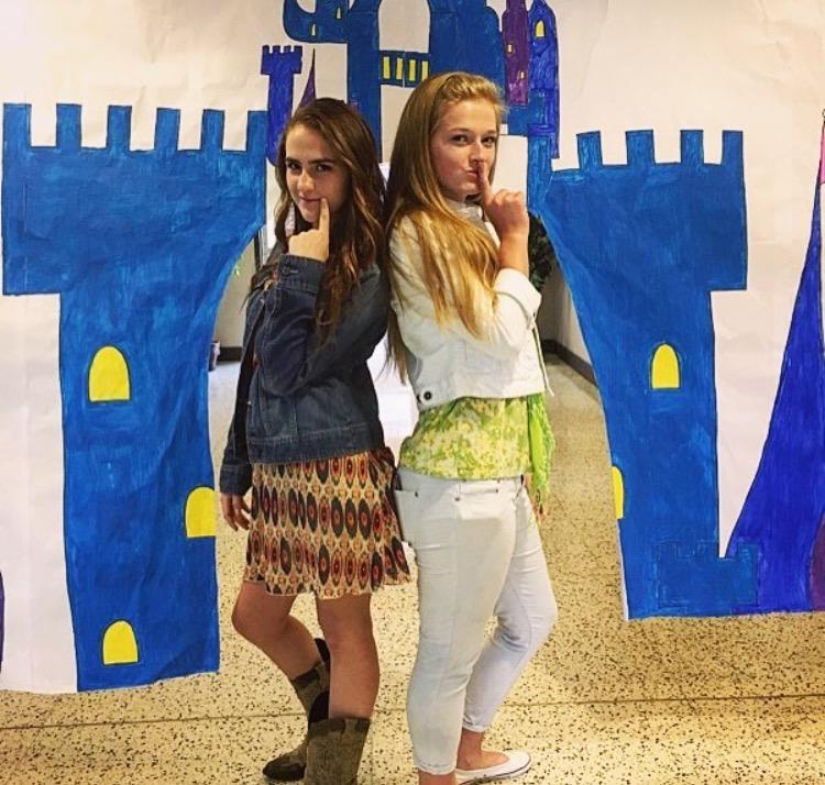 Leah Dowdy (Miley Stewart) and Molly Hughes (Hannah Montana) rocked the best of both worlds on Tuesday. 