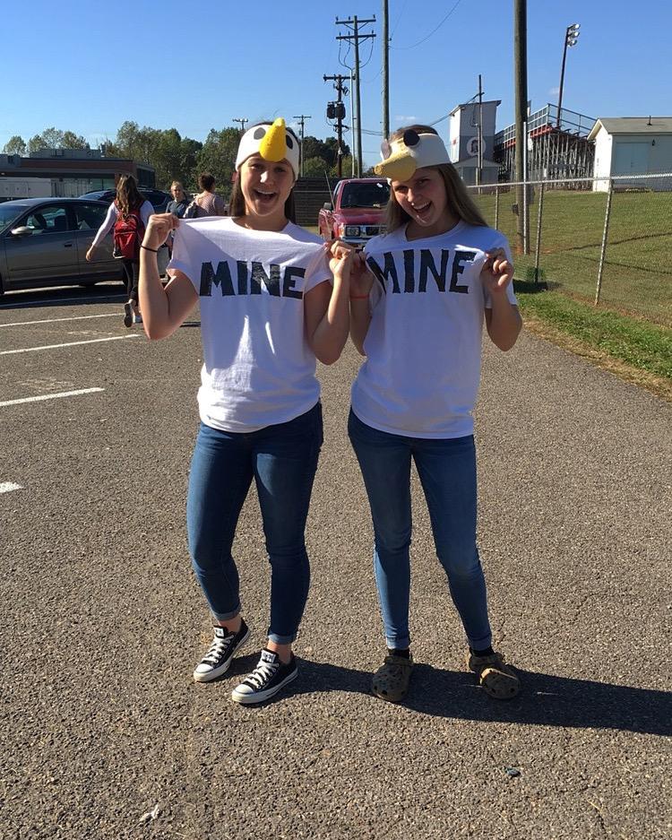 Students dress as the seagulls from Finding Nemo. 