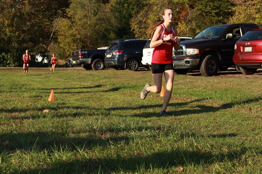 Gwen Kallam running to maintain her position. 