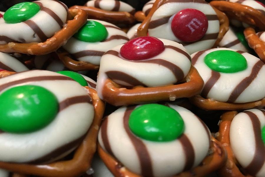 Pretzel M&M Hugs cooling after being assembled.