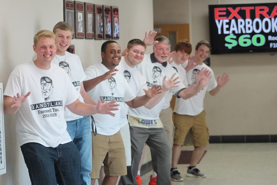 Seniors design shirts to surprise Bandy