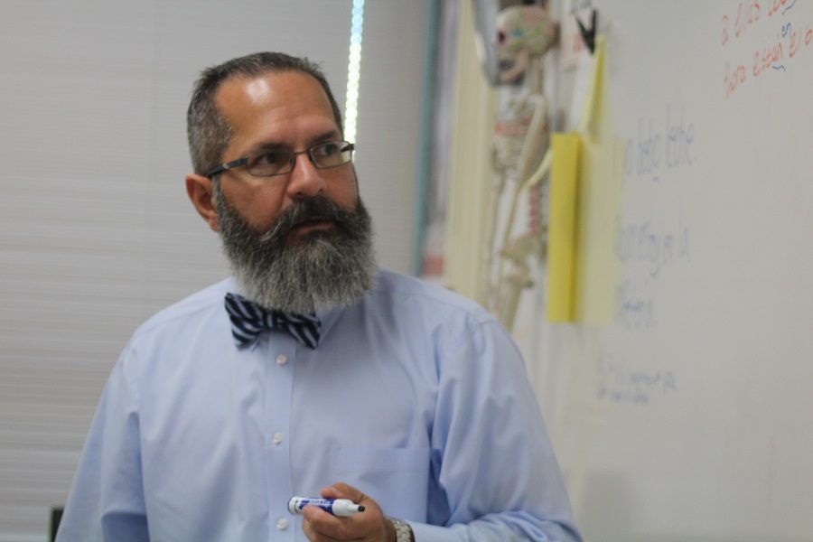 Colón teaching his Spanish I class. 