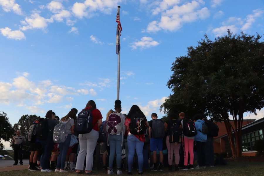 Students+gather+in+prayer+around+the+schools+flagpole+the+morning+of+Wednesday%2C+September+25.+