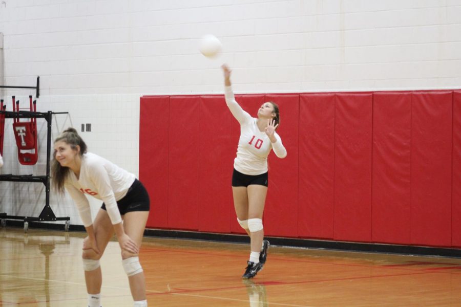 Volleyball Trojans take the district