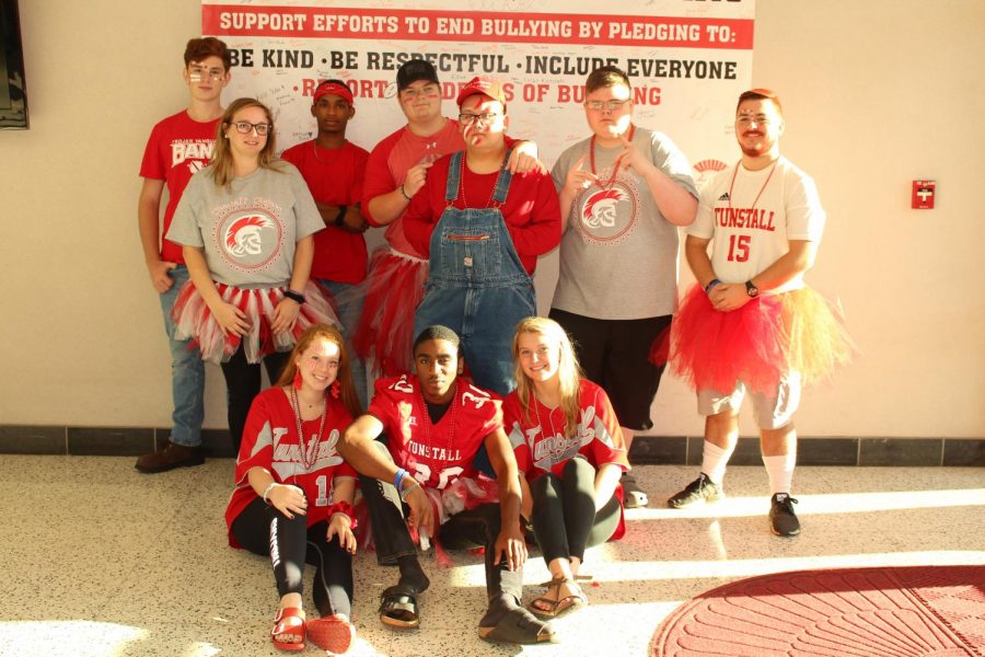 Alumni Trenton Eanes (top row, second from the right) posing with peers on spirit day. 